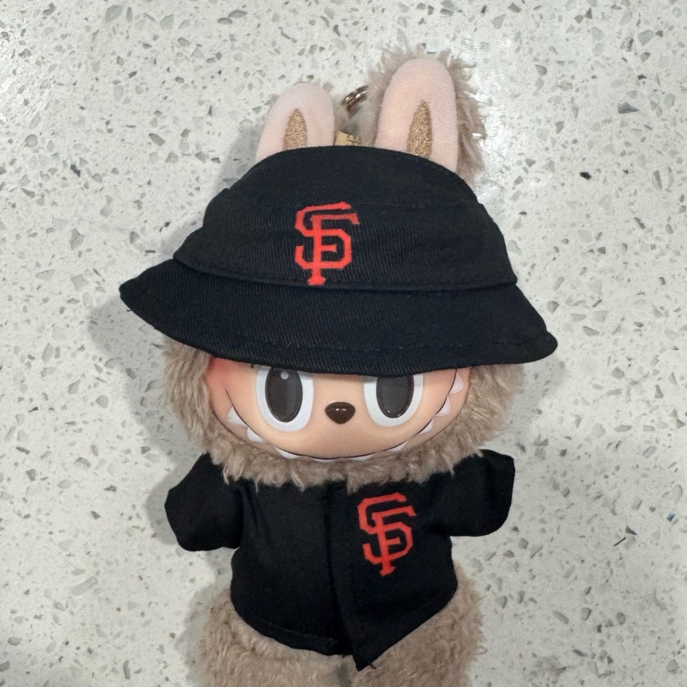Pop Mart Labubu SF Giants Outfit - Picture 2 of 2